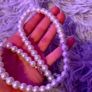 I am selling a cute fashenable necklace for 3.00